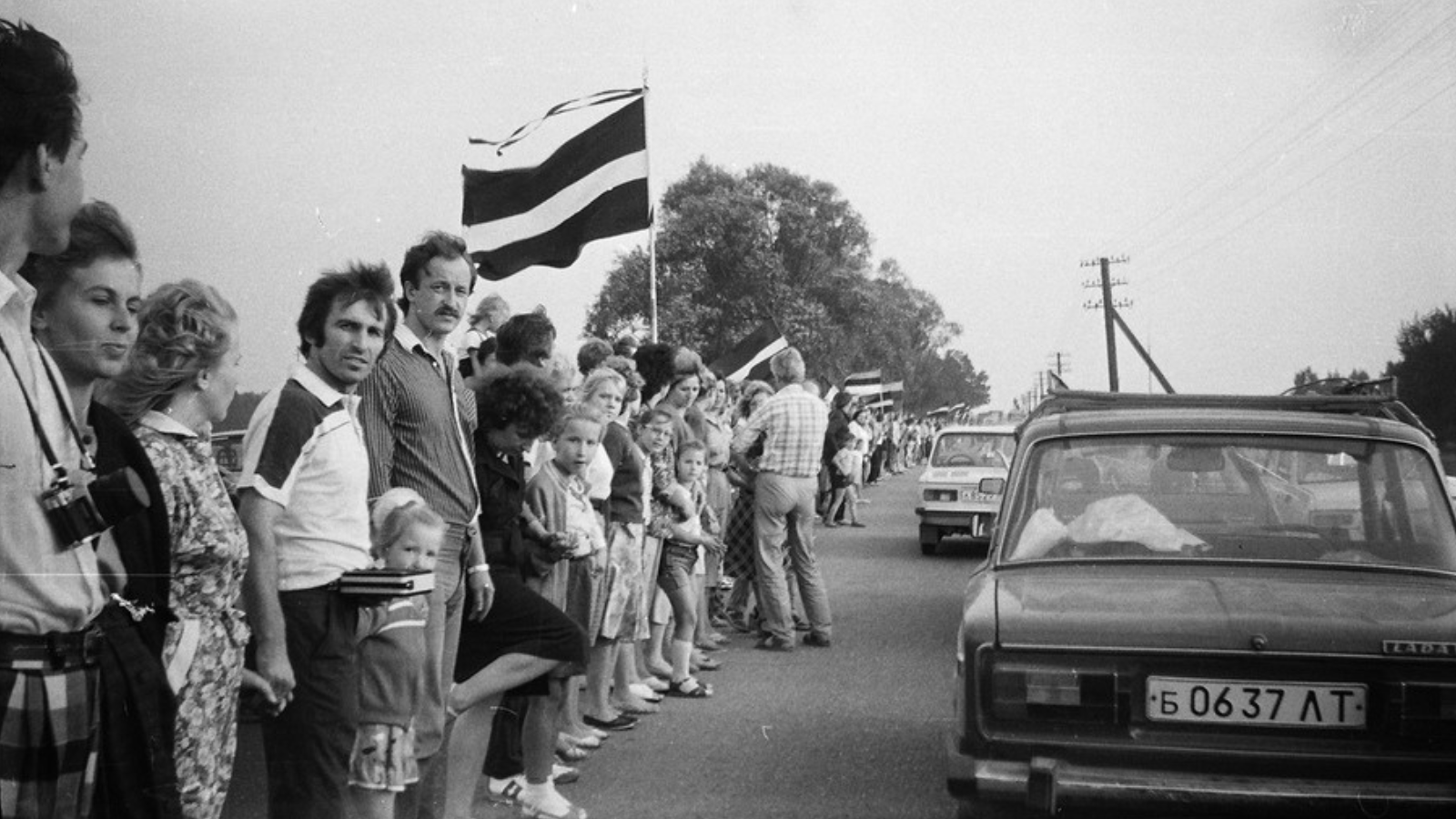 La Catena Baltica lungo l’autostrada Riga-Bauska vicino a Ķekava nel 1989