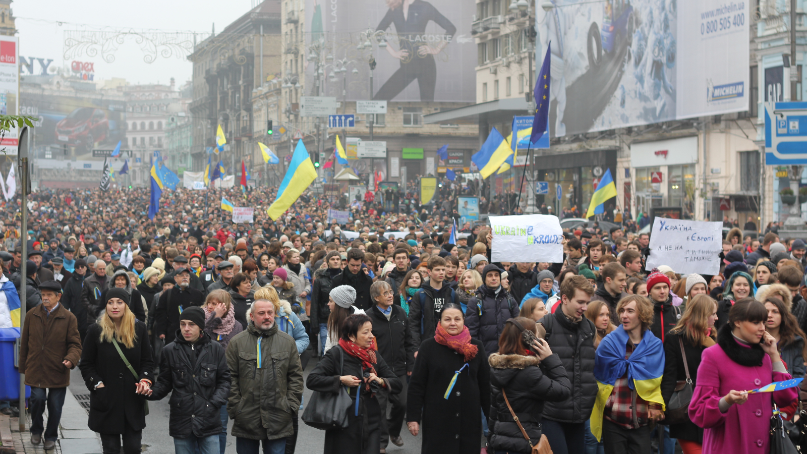 Manifestazione lungo la Chreščatyk a Kyiv il 24 novembre 2013