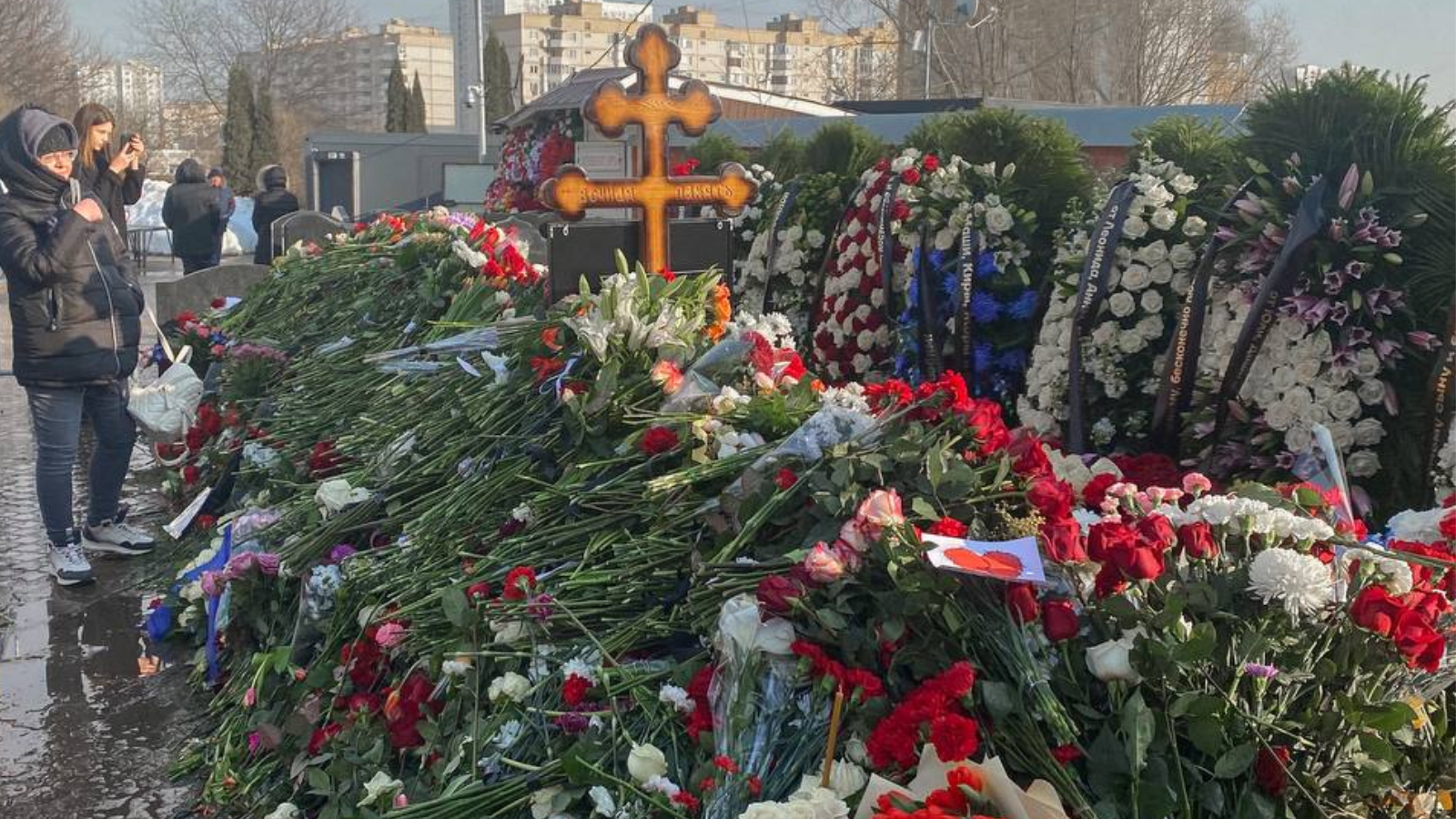 La bara di Aleksej Naval’nyj durante i funerali a Mosca