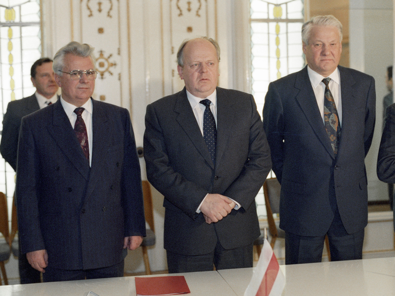 Leonid Kravčuk, Stanislav Šuškevič e Boris El’cin dopo gli accordi di Belaveža del dicembre 1991