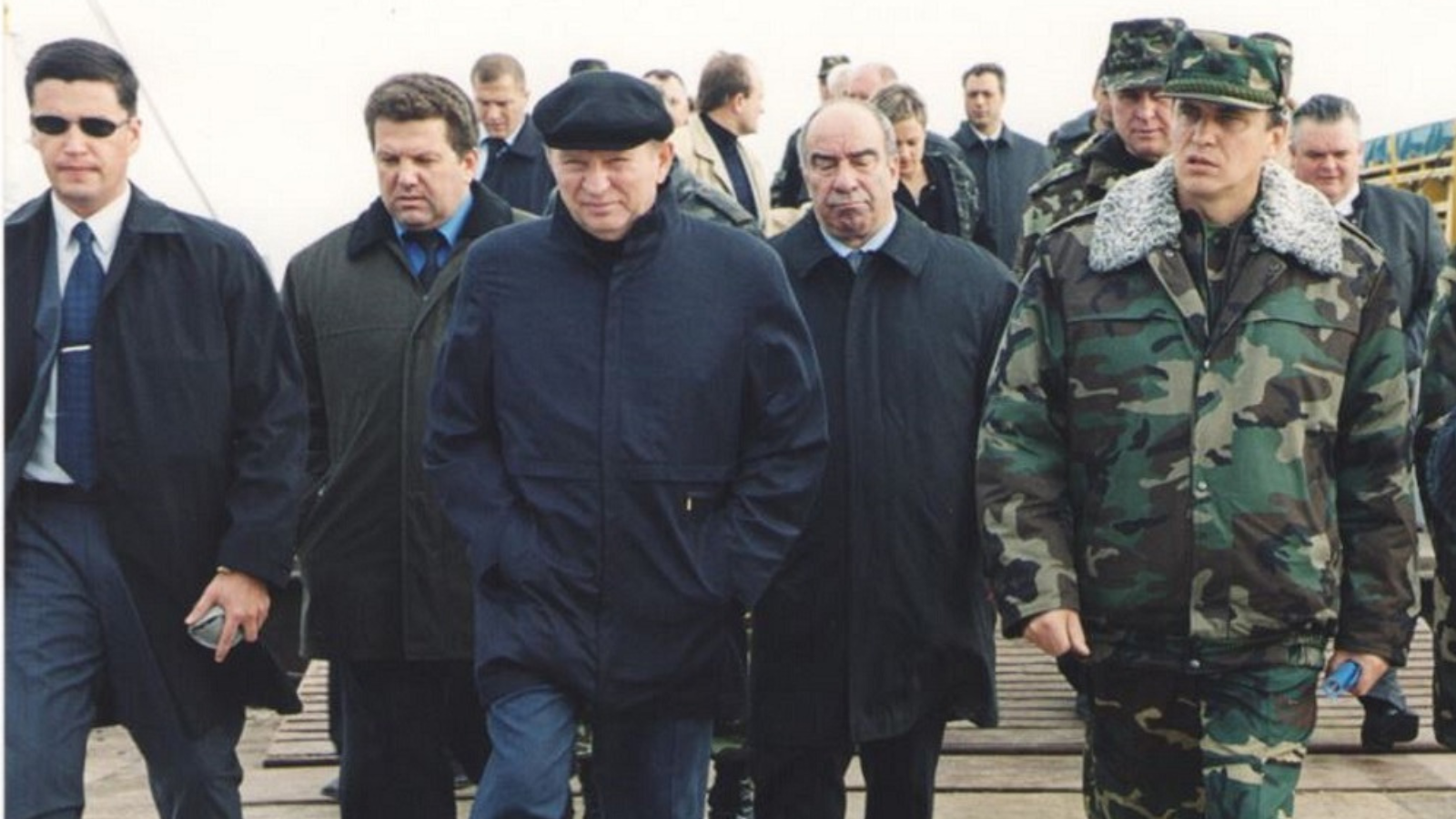 Il presidente ucraino Leonid Kučma sull’isola di Tuzla il 23 ottobre 2003
