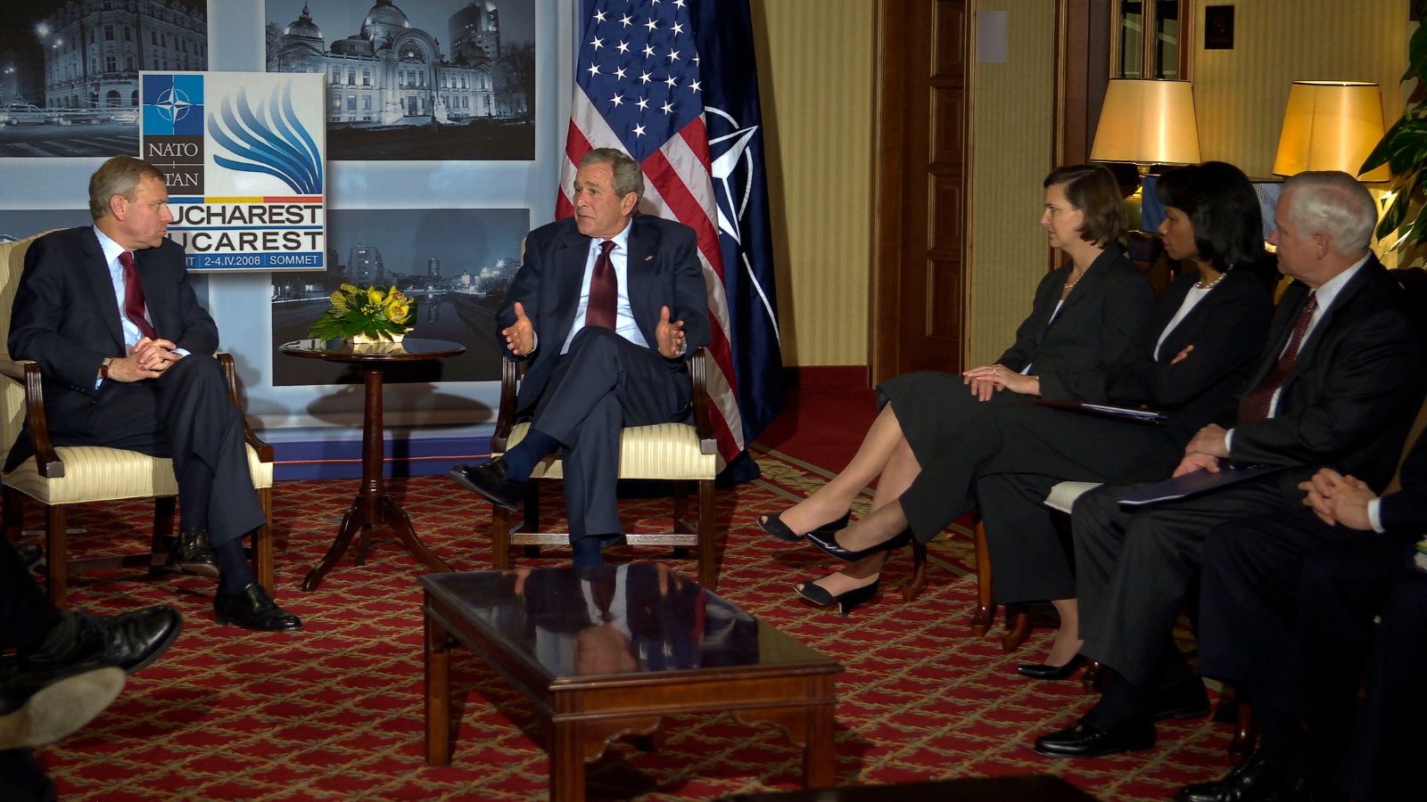 George W. Bush e Jaap de Hoop Scheffer al vertice NATO di Bucarest del 2 aprile 2008